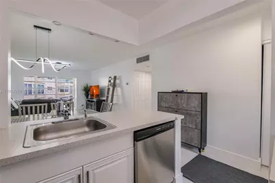 4701 NW 34th St #502, Lauderdale Lakes, FL 33319 - Photo 4