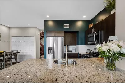 10101 Woodbury Ct, Pembroke Pines, FL 33026 - Photo 6