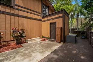 10101 Woodbury Ct, Pembroke Pines, FL 33026 - Photo 32