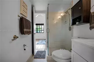 10101 Woodbury Ct, Pembroke Pines, FL 33026 - Photo 14