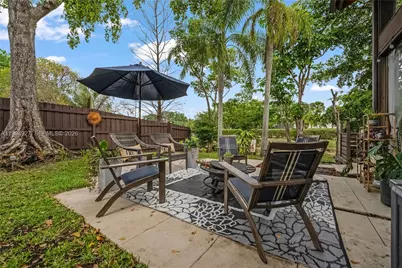 10101 Woodbury Ct, Pembroke Pines, FL 33026 - Photo 36