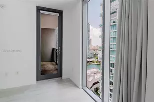 31 SE 6th St, Miami, FL 33131 - Photo 12