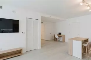 31 SE 6th St, Miami, FL 33131 - Photo 8