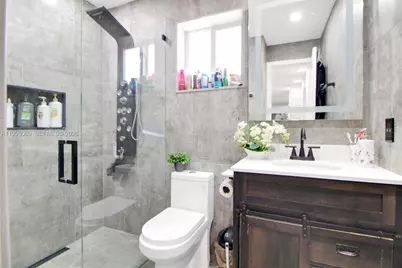 2330 W 6th Ct, Hialeah, FL 33010 - Photo 14