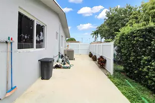 2330 W 6th Ct, Hialeah, FL 33010 - Photo 16