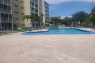 319 NE 14th Ave, Hallandale Beach, FL 33009 - Photo 2