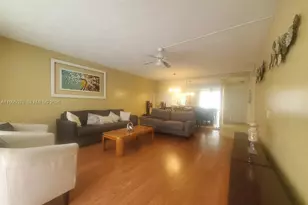 319 NE 14th Ave, Hallandale Beach, FL 33009 - Photo 2