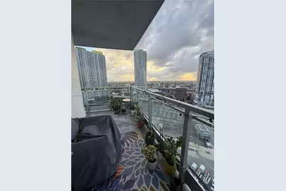 90 SW 3rd St #2112, Miami, FL 33130 - Photo 2