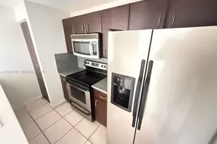 6995 NW 186th St, Hialeah, FL 33015 - Photo 8