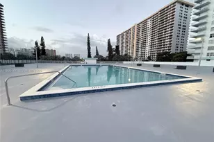 301 174th St, Sunny Isles Beach, FL 33160 - Photo 30