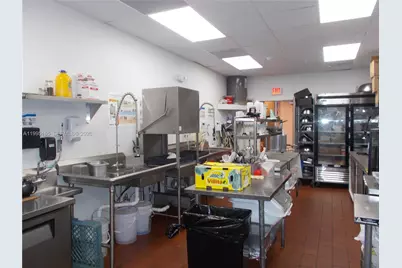 7761 NW 107th Ave, Doral, FL 33178 - Photo 14