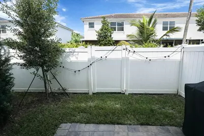 181 SW 170th Ave, Pembroke Pines, FL 33027 - Photo 20