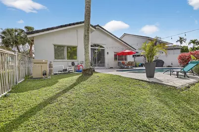 284 SW 180th Ave, Pembroke Pines, FL 33029 - Photo 32