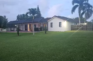 28104 SW 168th Ct, Homestead, FL 33030 - Photo 2