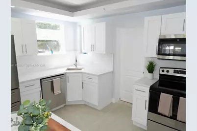 715 Hollywood Blvd, Hollywood, FL 33019 - Photo 10