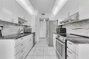 4200 Hillcrest Dr, Hollywood, FL 33021 - Photo 2