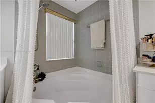 9800 Glacier Dr, Miramar, FL 33025 - Photo 32