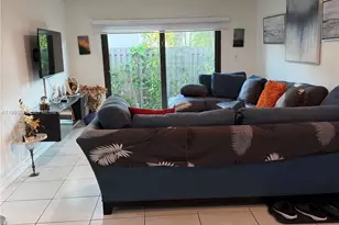 10669 SW 113th Pl, Miami, FL 33176 - Photo 4