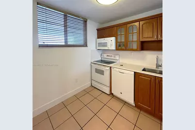 1665 Bay Rd #322, Miami Beach, FL 33139 - Photo 6