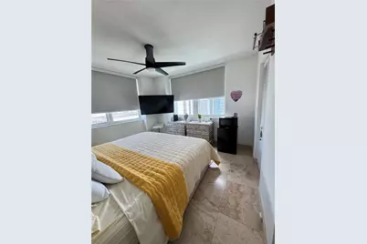 31 SE 5th St #1402, Miami, FL 33131 - Photo 8