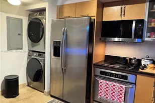 31 SE 5th St, Miami, FL 33131 - Photo 2