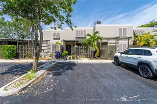 1424 NW 113th Way, Pembroke Pines, FL 33026 - Photo 1