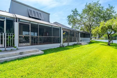 1424 NW 113th Way, Pembroke Pines, FL 33026 - Photo 28