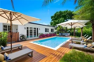 2575 Pine Tree Dr, Miami Beach, FL 33140 - Photo 32