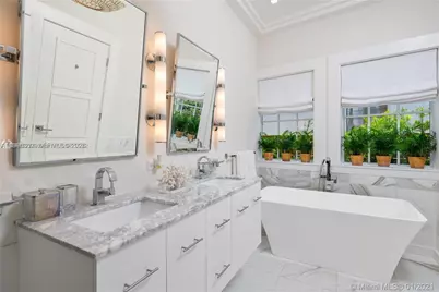 2575 Pine Tree Dr #., Miami Beach, FL 33140 - Photo 20