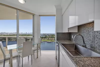 4779 Collins Ave #1706, Miami Beach, FL 33140 - Photo 4