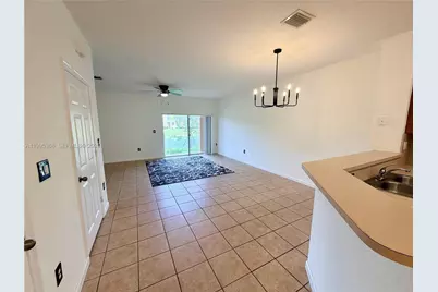 5747 Isles Cir #5747, Tamarac, FL 33321 - Photo 8