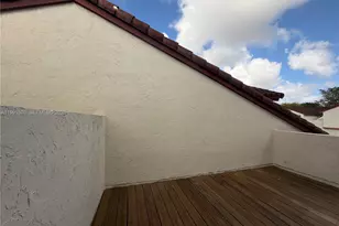 323 Ives Dairy Rd, Miami, FL 33179 - Photo 10