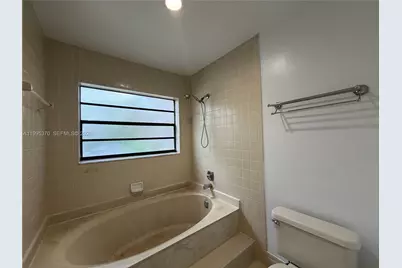 323 Ives Dairy Rd #343-05, Miami, FL 33179 - Photo 16