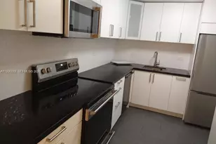 6039 Collins Ave, Miami Beach, FL 33140 - Photo 16