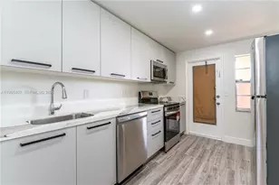 8705 NW 38th Dr, Coral Springs, FL 33065 - Photo 10