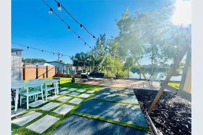 207 SW 12th Ave, Dania Beach, FL 33004 - Photo 1