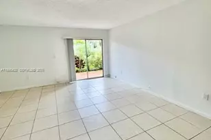 9351 Fontainebleau Blvd, Miami, FL 33172 - Photo 4