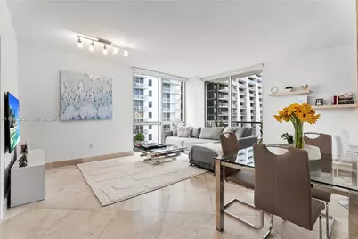 1060 Brickell Ave #2117, Miami, FL 33131 - Photo 2