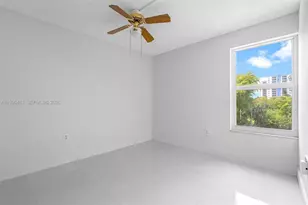 4801 NW 7th St, Miami, FL 33126 - Photo 16