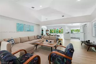 560 Hampton Ln, Key Biscayne, FL 33149 - Photo 2