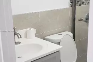 870 NW 87th Ave, Miami, FL 33172 - Photo 18