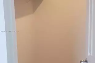 870 NW 87th Ave, Miami, FL 33172 - Photo 14