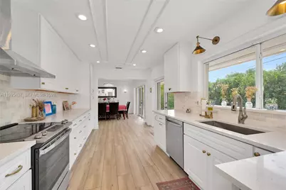 9370 SW 82nd St, Miami, FL 33173 - Photo 16