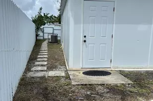 841 N 69th Ave, Hollywood, FL 33024 - Photo 10