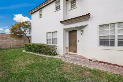 936 NE 29th Ter, Homestead, FL 33033 - Photo 2