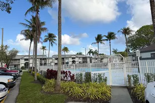 451 NE 207th Ln, Miami, FL 33179 - Photo 14