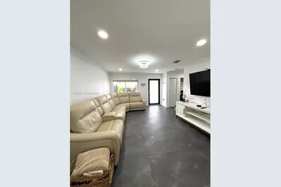 511 SW 115th Ave, Sweetwater, FL 33174 - Photo 2