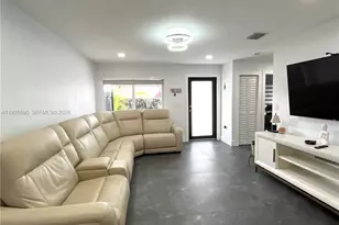 511 SW 115th Ave, Sweetwater, FL 33174 - Photo 2