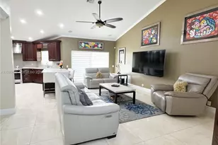 2723 E Abiaca Cir, Davie, FL 33328 - Photo 2