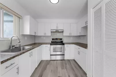 17570 SW 142nd Ct, Miami, FL 33177 - Photo 6